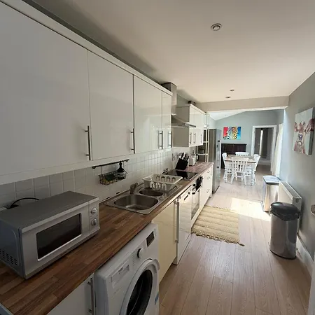 Cosy En-suite Double South 5